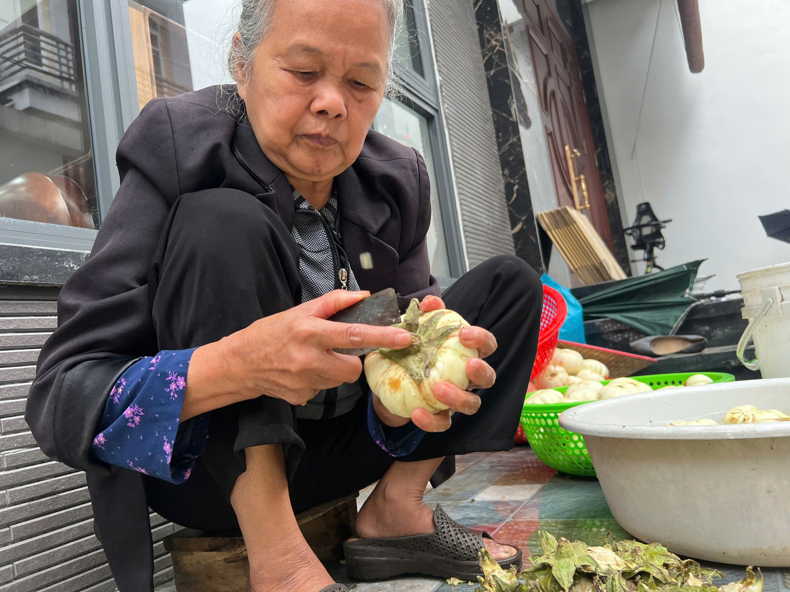 Một miếng cà – Cả bầu trời ký ức quê nhà